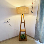 Lambikuppel ei kuulu komplekti Stiilne puidust p&otilde;randalamp 3-korruselise riiuliga kodukaunistuseks || Magamistuba || Elutuba