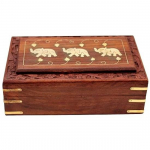 K&auml;sit&ouml;&ouml;na valminud puidust ehtekarp naistele Ehtekorraldaja K&auml;sitsi nikerdatud Nikerdus