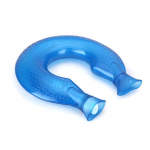 U-kujuline kuumaveepudel, l&auml;bipaistev veekotiga t&auml;idetud emakakaela selgrool&uuml;lide jaoks, surub kaela sooja veepudel soojendab kaela sinine