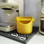 1 tk mini absorbeeriv espresso koputuskarp majapidamises kasutatava sirge suu ABS-plastist kohvimasinaga, koputav r&auml;bu &auml;mber, pulbrikast kollane