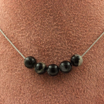 Pierres et Min&eacute;raux. Collier 5 perles Tourmaline Schorl du Br&eacute;sil 8 mm Chaine en acier Collier femmes, hommes. Taille personnalisab