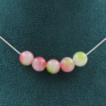 Pierres et Min&eacute;raux. Collier 5 perles Tourmaline melon d'eau 8 mm Chaine en acier Collier femmes, hommes. Taille personnalisable.