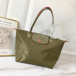 Uus disainkott nailonist naiste k&auml;ekotid logoga Dumpling Beach Bag Luksuslikud kaubam&auml;rgiga ostukotid nahast k&auml;epidemega kandekotid S 28cm armee roheline v&auml;rv