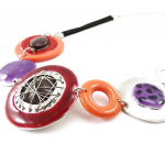 NOA [J2209] - Collier Cr&eacute;ateur 'Quadrillage' rouge orange violet punane