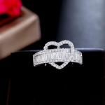 CMM Jewelry peen armastuse s&uuml;damekujuline h&otilde;bedase v&auml;rvi tsirkooniumoksiidist avanev reguleeritav s&otilde;rmus armukeste kingituseks h&otilde;be