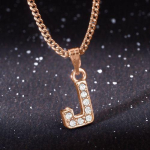 Naiste keskmise suurusega Estele Rosegold Splendid ripats J-t&auml;hega ja Austria kristallidega gray