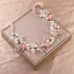 Laste p&auml;rjaga peapael, printsessi tiaara kroon, pruutneitsi, pulmafotograafia, p&uuml;hade fotopeakate roosa