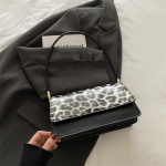 Leopardi mustriga moenishiga &uuml;he &otilde;laga messenger-kott mitmek&uuml;lgne v&auml;lismaine isiksus v&auml;ike kandiline kott naiste kott kuld