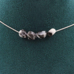 Pierres et Min&eacute;raux. Collier 4 perles Jaspe z&egrave;bre du Br&eacute;sil. Chaine en acier inoxydable Collier femmes, hommes. Taille personnalisa