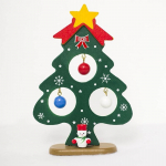 V&auml;ike j&otilde;ulupuu t&ouml;&ouml;lauakaunistus J&otilde;ulude puidust ehis lauaplaadi kaart pidulik &otilde;hkkond punane