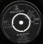 7-tolliline plaat ADAM FAITH, THE ROULETTES - We Are In Love R5091 Parlophone 1963 UK Rock Kasutatud