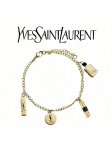 See YSL naiste ripatsiga k&auml;ev&otilde;ru, millel on kaubam&auml;rgi logo, on lihtne ja elegantne, t&auml;iuslik igap&auml;evaseks kandmiseks ja teeb ideaalse kingituse. kuld