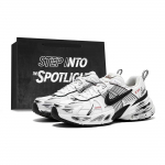 Nike V2K Run Jooksukingad Naiste HF5342-100(Team2227-) 37.5