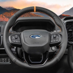 K&auml;sitsi &otilde;mmeldud must ehtsast nahast libisemiskindel auto roolikatete kate Ford Ranger Everest 2022-2024 jaoks