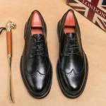 Moodsad kevad-s&uuml;gisesed Br&auml;ndi Klassikalised Oxford Kingad Uued Meeste Retro Brogues Kingad Paelad Blokk &Auml;ri Pulmakleit Meeste Formaalne Jalats 45 must