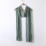 Kevad- ja suvine lipsuv&auml;rviga tutisall &ndash; puuvillane ja linane plisseeritud pael 60x220cm