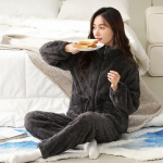 Women's Plus Size Coral Fleece Flannel Pajamas - Thickened Velvet for Autumn & Winter, Middle-Aged Mother Homewear M (80-125 lbs)