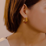 Merevaigukollased geomeetrilised kullatud k&otilde;rvar&otilde;ngad - Maillard S&uuml;gis/Talv kollektsioon, k&otilde;rgekvaliteediline disain pendelr&auml;ndamiseks ja mitmek&uuml;lgseks stiiliks