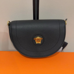 [Kasutatud] Meduusa pea mustriga vasikanahast &otilde;la-ristkorralik kott - Kasutamata #1OR9JT2 ONE SIZE