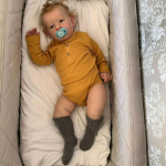 50cm Reborn poissnukk Liam k&auml;sitsi juurdunud juustega nukk 3D-v&auml;rvitud naha ja n&auml;htavate veenidega nukk M&auml;nguasjad kingituseks 50cm Yellow Cloth Doll