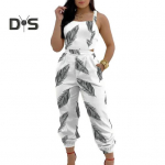 Naiste kombinesoon, varrukateta, v&auml;rviga sobiv, tr&uuml;kitud pitsiline v&ouml;&ouml;rist seljataskud, pahkluu v&ouml;&ouml;ga seljataga k&otilde;rge v&ouml;&ouml;kohaga kombinesoon. S roheline