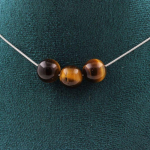 Pierres et Min&eacute;raux. Collier 3 perles Oeil de Tigre 10 mm. Chaine en acier inoxydable Collier femmes, hommes. Taille personnalisabl
