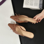 Pumbad Naiste Kevad Uus Terava Ninaga Kontsaga Sandaalid Moodne Liblikas&otilde;lmega Madalad Slip-on Daamide Muulad Kingad &Otilde;hukesed K&otilde;rged Slaidid 35