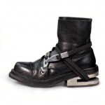 Moodsad mustad vintage pahklu rihmaga ronimiskonksuga dekoratiivsed l&uuml;hikesed saapad 2025 s&uuml;gis Uued metallkontsad Unisex keskmise s&auml;&auml;rega Chelsea punk saapad 39
