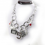 NOA [G8344] &ndash; disainerkaelakee 'New York' h&otilde;bepunane punane