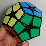 Shengshou 2x2 must/valge laos Cube Speed ​​Ubo Magico Harivad m&auml;nguasjad Magic Cube Puzzle must