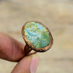 Kr&uuml;sokolla t&ouml;&ouml;tlemata s&otilde;rmus, galvaaniliselt vormitud vaskr&otilde;ngas, reguleeritavad r&otilde;ngad, galvaaniliselt vormitud ehted, v&auml;&auml;riskividega s&otilde;rmus, k&auml;sit&ouml;&ouml;, s&uuml;nnikividega s&otilde;rmus, kingitus emale