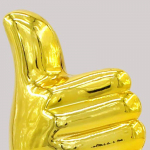 Loomingulise tikandi medal P&ouml;idlad &uuml;les trofee Kuldkaunistus lastele Naljakas t&auml;iskasvanute m&auml;nguasi, suur plastikust tass