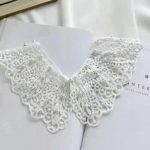 Naiste armas s&auml;rk Eemaldatav nukk v&otilde;ltskrae &otilde;&otilde;nes lilleline pits volangidega &auml;&auml;ris valekrae Naine v&otilde;ltskrae sall beež