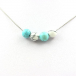 Pierres et Min&eacute;raux. Collier perles Turquoise + Howlite 8 mm Chaine en acier inoxydable.