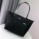 Uus disainkott nailonist naiste k&auml;ekotid logoga Dumpling Beach Bag Luksuslikud kaubam&auml;rgiga ostukotid nahast k&auml;epidemega kandekotid L 31cm