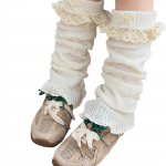 K&auml;sitsi heegeldatud pitsilise paelaga p&otilde;lvikud v&auml;ikesele t&uuml;drukule, lohvakad sokid, hingavad, soojad s&auml;&auml;rised, armsad jalasoojendajad D