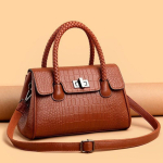 Reljeefsed k&auml;ekotid naistele Uus stiil Moodsad ja atmosf&auml;&auml;rilised Pehme nahk Punutud k&ouml;is Keskealine ema &Uuml;he &otilde;la k&auml;ekott Crossbody kott punane