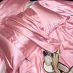 Luksuslik 100% mooruspuu siidist 4-osaline voodipesukomplekt Kahepoolne satiinsiinist tekikott & pinguldatud lina & padjap&uuml;&uuml;rid Esmaklassiline siidist kodutekstiil 2.0m 4Pcs Set