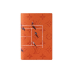 LOUIS VUITTON br&auml;ndilogoga tr&uuml;kitud LV spordiseeria savitennisega v&auml;rviline monogrammiga kaetud l&otilde;uendist kaarditaskuga passikott naistele telliskivipunane One Size-Box(Basic Set+Box) telliskivipunane v&auml;rv