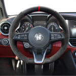 K&auml;sitsi &otilde;mmeldud libisemiskindel must ehtsast nahast seemisnahast auto roolikatte kate 100% sobivus Alfa Romeo Giulia Stelvio 2020-2023 jaoks