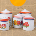 Tere klassikaline nostalgiline emailkruus kaanega, retro raudne teekruus, vanamoodne topelt&otilde;nn, suure mahutavusega loominguline veekruus 9cm (510ml)