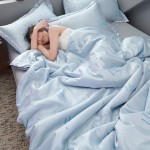 Uus h&uuml;aluroonhappe ilu suvine tekk Cool Silk Summer Quilt Summer Ice Silk Beauty tekk 150x200cm 1pcs