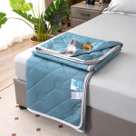 Laheda tunnetusega j&auml;&auml;tisega suvetekk pestav suvine tekk, siidist &otilde;hukonditsioneer, kerge nahas&otilde;bralik j&auml;&auml;siidist tekis&uuml;damik 150cmx200cm sinine