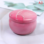 K&uuml;&uuml;nla ja plekkpurgid isetehtud k&uuml;&uuml;nlavalmistamiskomplekti hoidiku &uuml;mbris kuivade v&uuml;rtside maiustuste jaoks