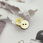 10 tk 2 auguga koorenuppu laseriga liblikate ja lilledega s&auml;rgi pluusi jaoks DIY &otilde;mblustarvikud Korea r&otilde;ivaste k&auml;sit&ouml;&ouml;tarvikud 11.5MM