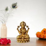 Messingist Lakshmi Devi kuju | Antiikne viimistlus | V&auml;ike hindu jumalanna kuju rikkuse ja &otilde;itsengu jaoks |