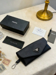 Prada Must PU-nahast Prillitoos Klambriga must