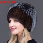 JERYAFUR P&auml;ris h&otilde;berebase karusnahast m&uuml;ts Naistele Naturaalsest naaritsakarusnahast talvem&uuml;tsid naistele Rose Rhinestones Patchwork Mix Color Beanies roosa