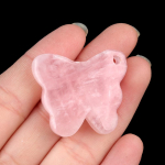 1 tk Looduslikust kivist kristallist ripats auguga, k&auml;sitsi nikerdatud liblikas amuletid naistele isetegemise jaoks kaelakeede ehete valmistamise tarvikud kingitused 32-35x26-30 mm 32-35x26-30mm