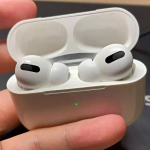 YurKem Gaming Wireless Bluetooth 5.0 K&otilde;rvaklapid GPS-i positsioneerimine K&otilde;rvaklappide nime muutmine K&otilde;rvaklappide Juhtmeta laadimine Peakomplekt IOS Androidile valge